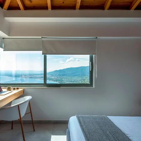 Lithos Retreat 1 *