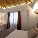 Lithos Retreat 1 *