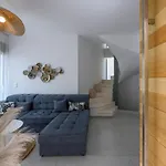 Lithos Retreat 1 *