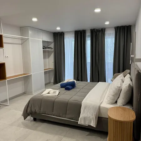 Lithos Retreat 1 *